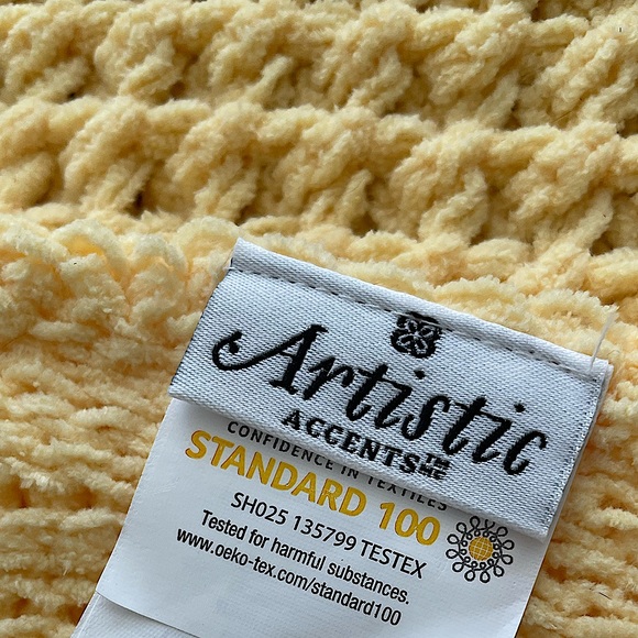 Thick Knit Throw Blanket - Picture 3 of 5